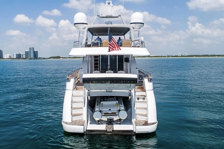 85′ Azimut shaded lounge area Miami – image 18