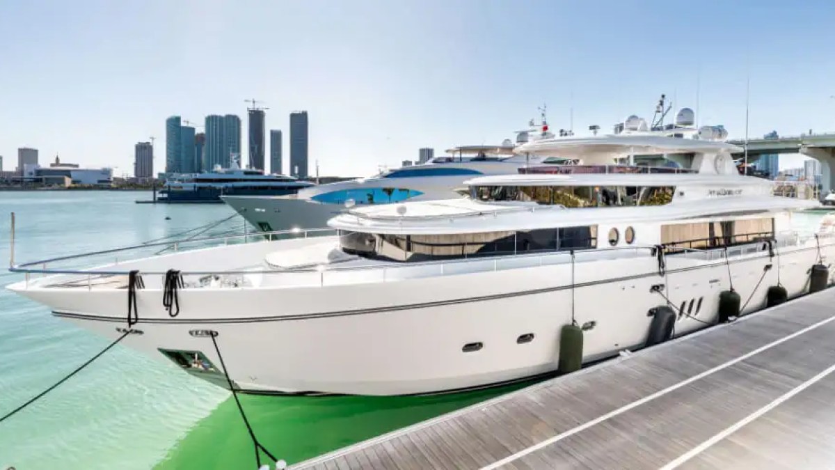 Bow entertainment terrace on 103′ Johnson Key Biscayne