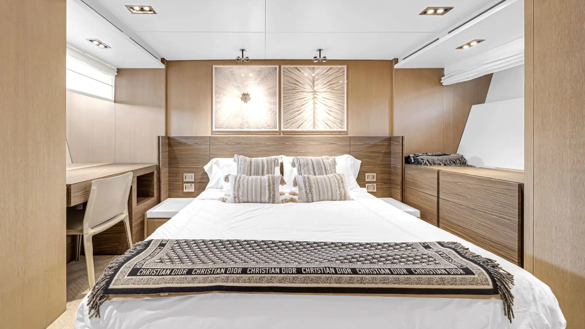 97' San Lorenzo - Yacht Rental in Miami Beach, Florida