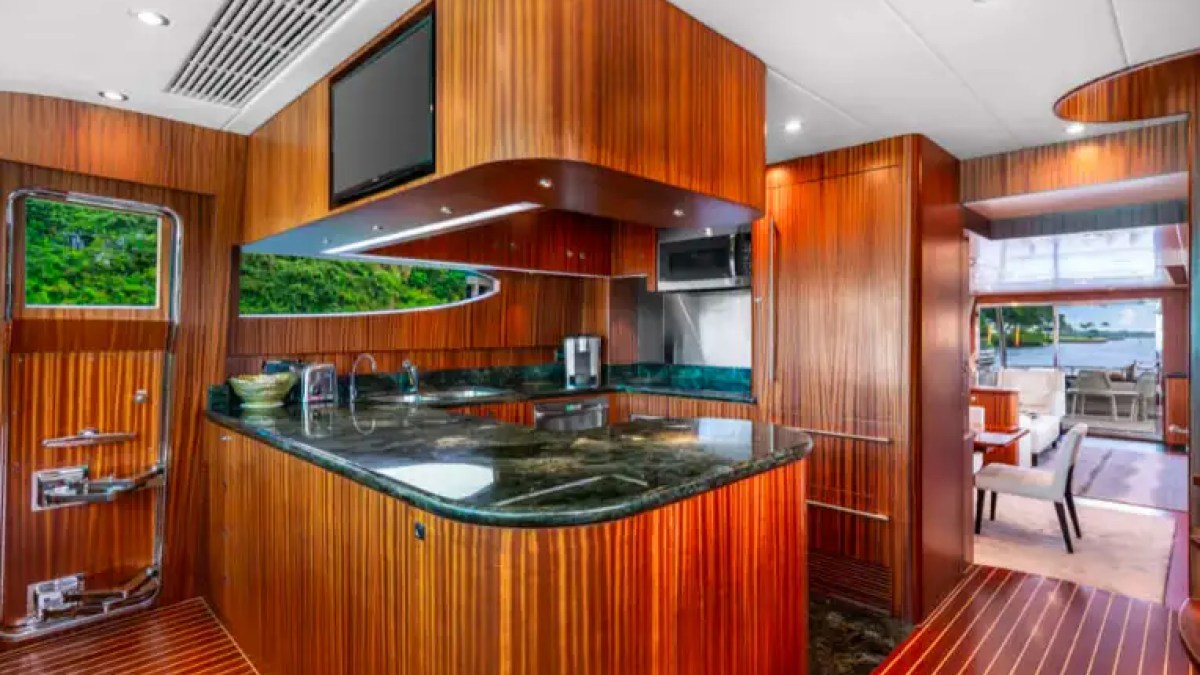 85' Horizon - Yacht Rental in Palm Beach, Florida