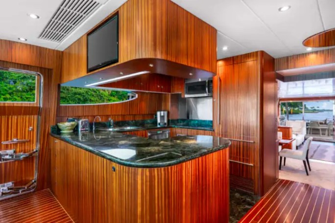 85' Horizon - Yacht Rental in Palm Beach, Florida