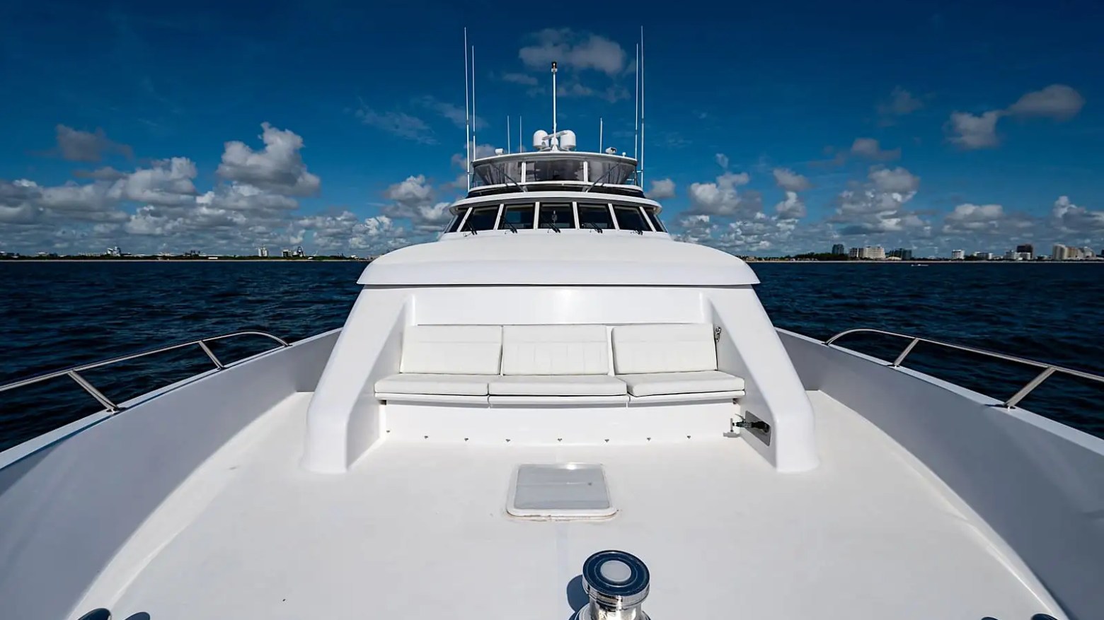 76′ Sunseeker marina arrival Nassau