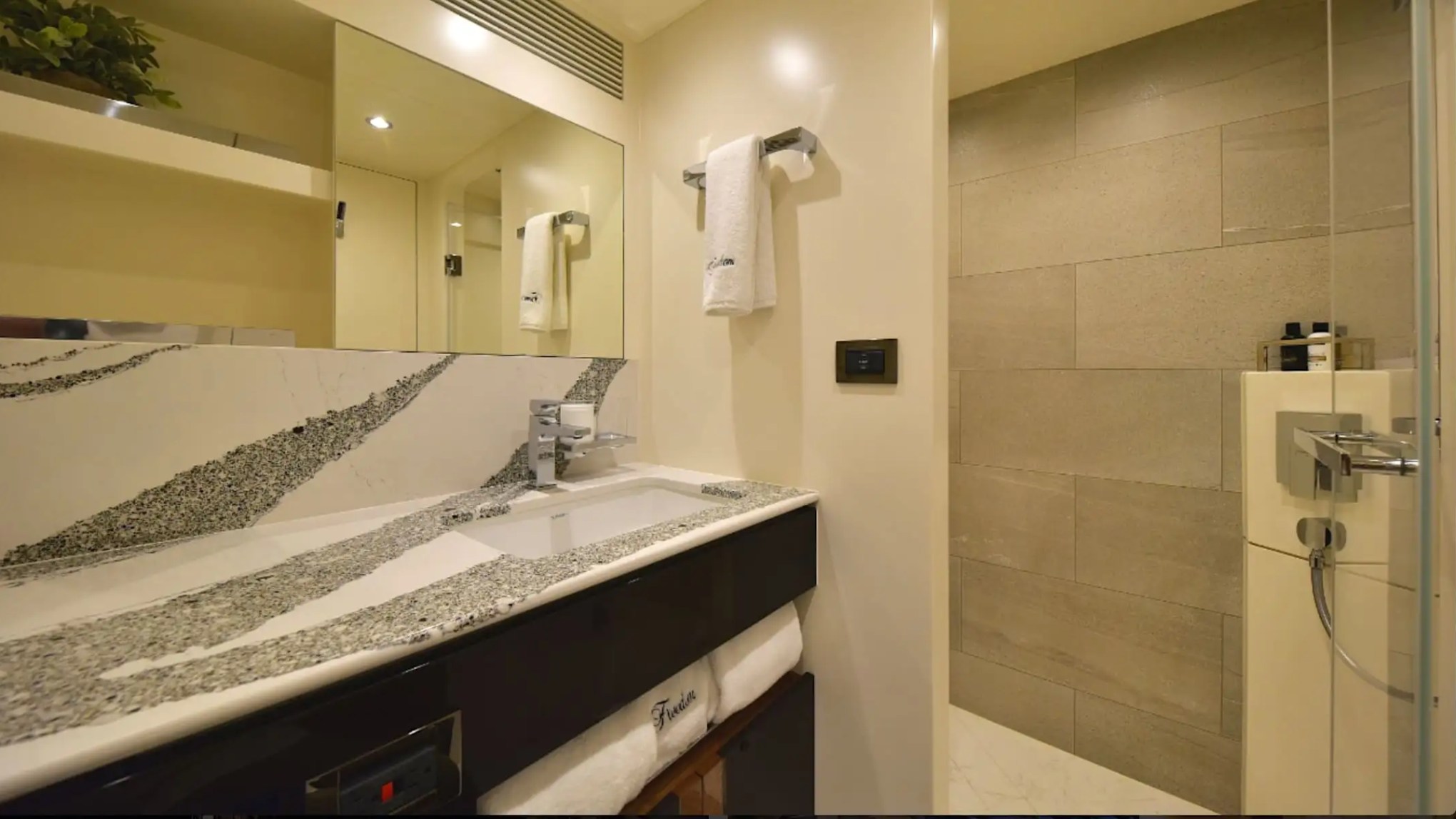 75' Prestige - Yacht Rental in Hollywood, Florida