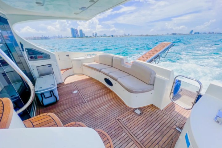50' Azimut - Yacht Rental in Hollywood, Florida