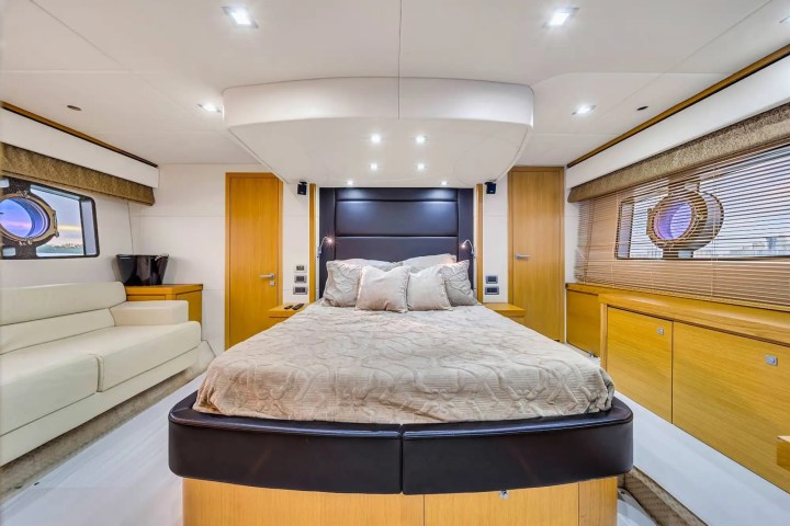 70′ Sunseeker flybridge lounge Miami – image 05