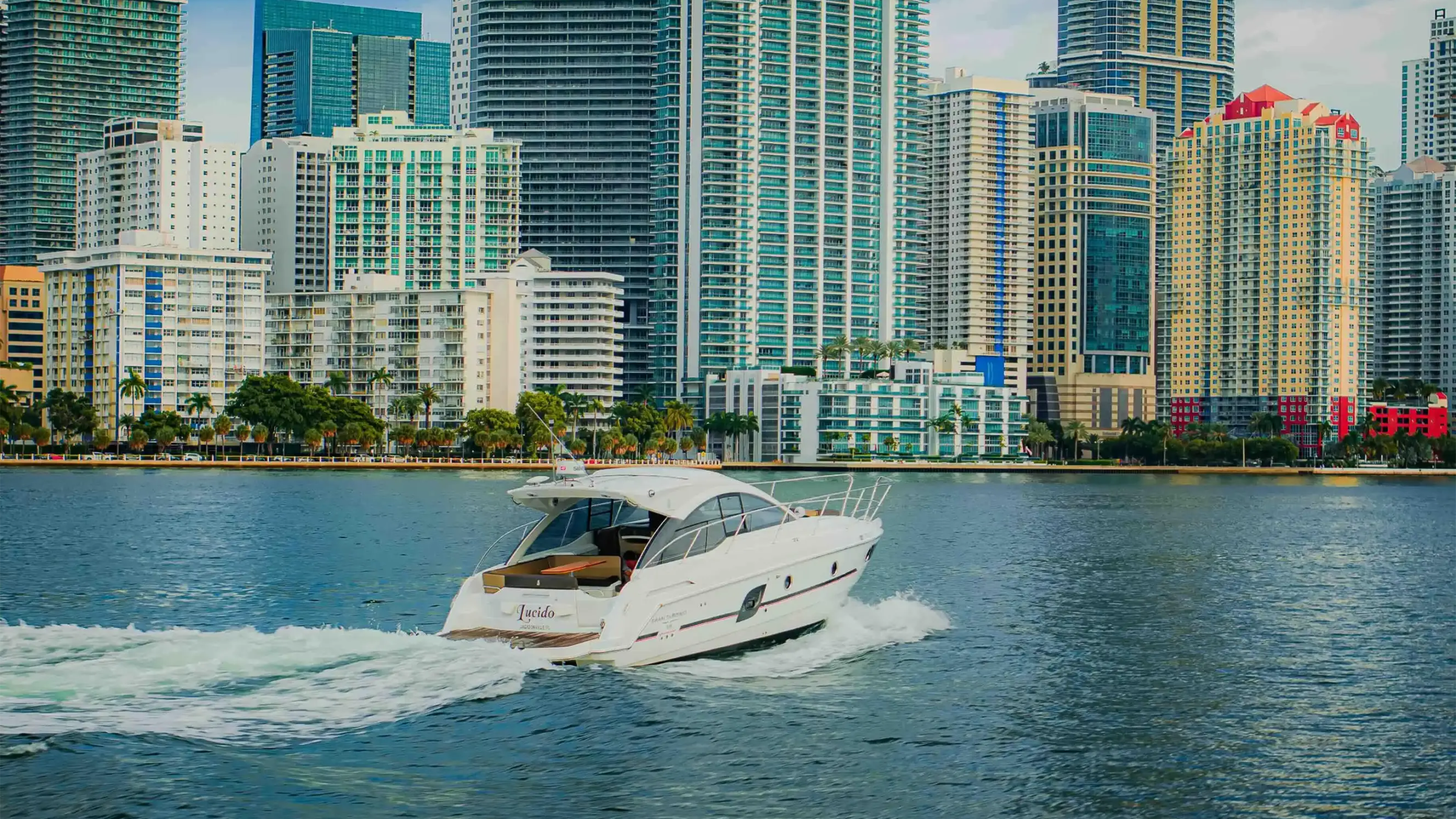 38′ Beneteau flybridge lounge Key Biscayne
