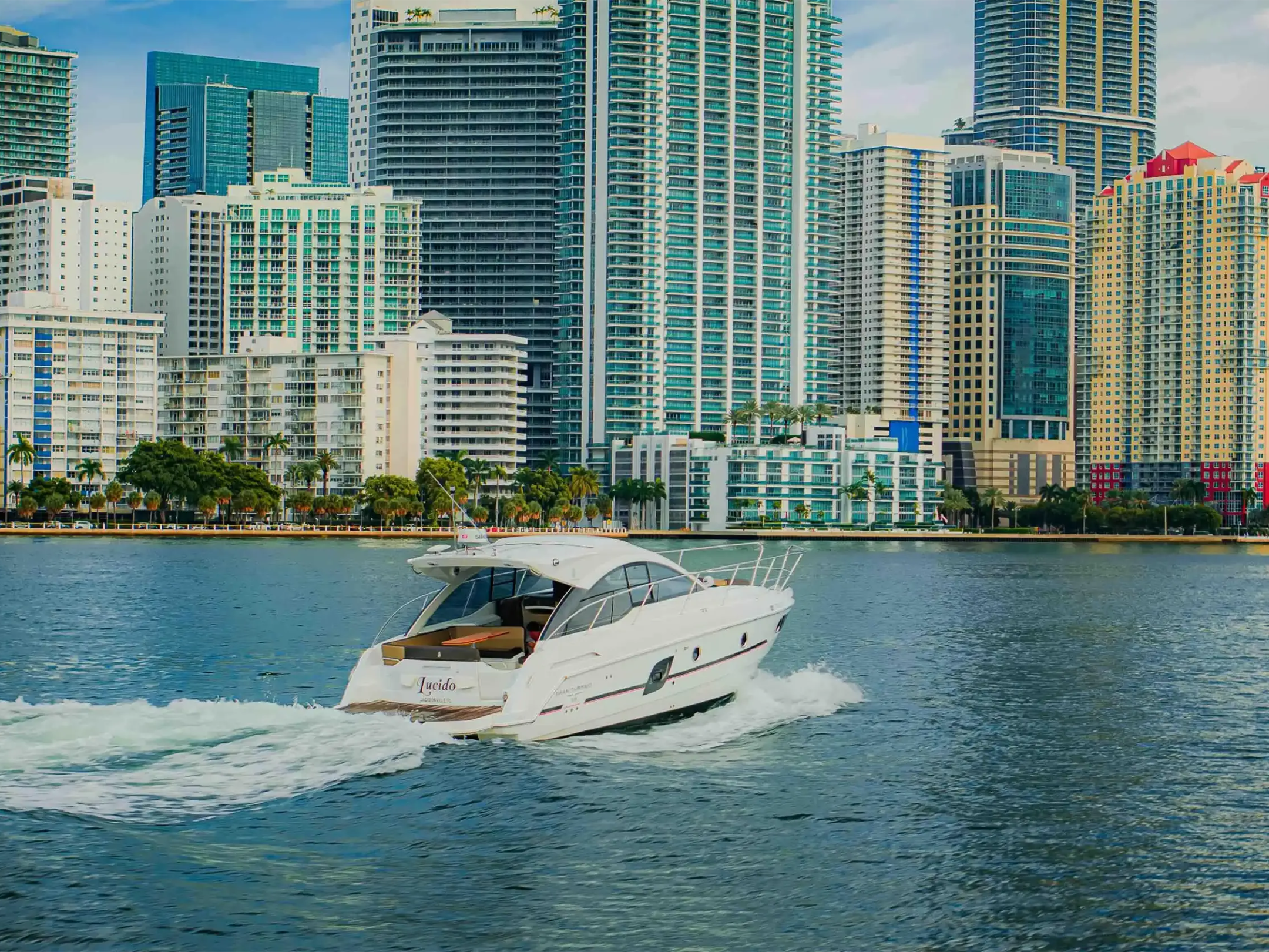 38′ Beneteau flybridge lounge Key Biscayne