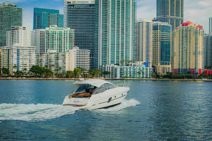 38′ Beneteau flybridge lounge Key Biscayne