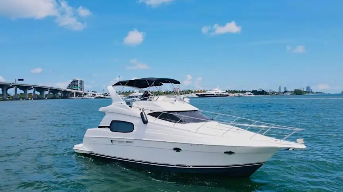 46′ Silverton boat top-down view Biscayne Bay