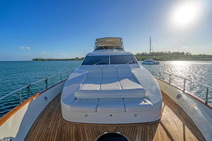 90' Azimut - Yacht Rental in Miami Beach, Florida