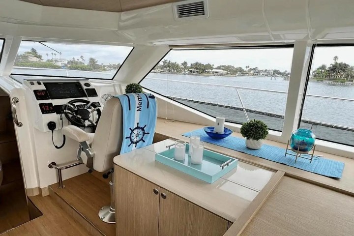 50' Aquila - Yacht Rental in St. Petersburg, Florida