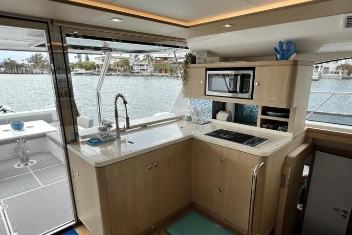 50' Aquila - Yacht Rental in St. Petersburg, Florida