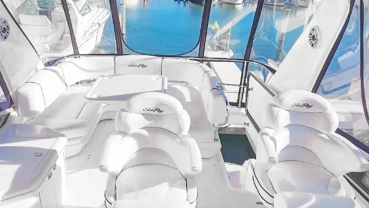 Flybridge lounge on 50′ Sea Ray Miami