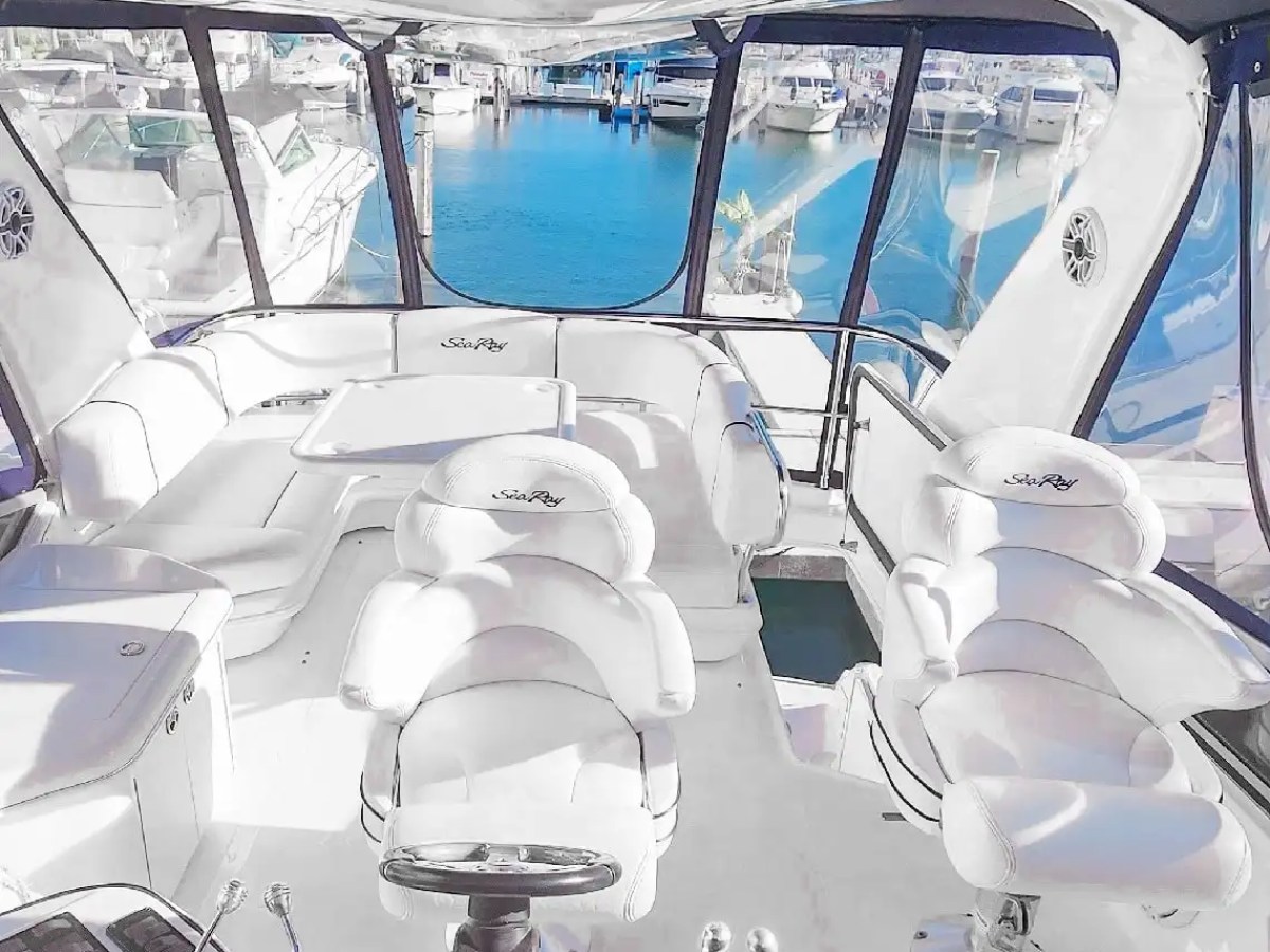 Flybridge lounge on 50′ Sea Ray Miami