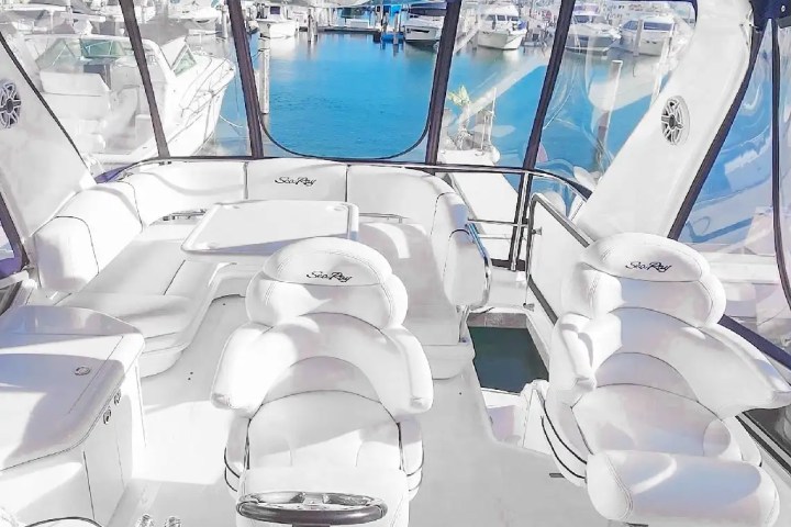 Flybridge lounge on 50′ Sea Ray Miami