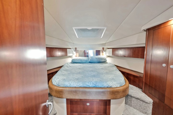 Master cabin berth on 50′ Sea Ray Miami