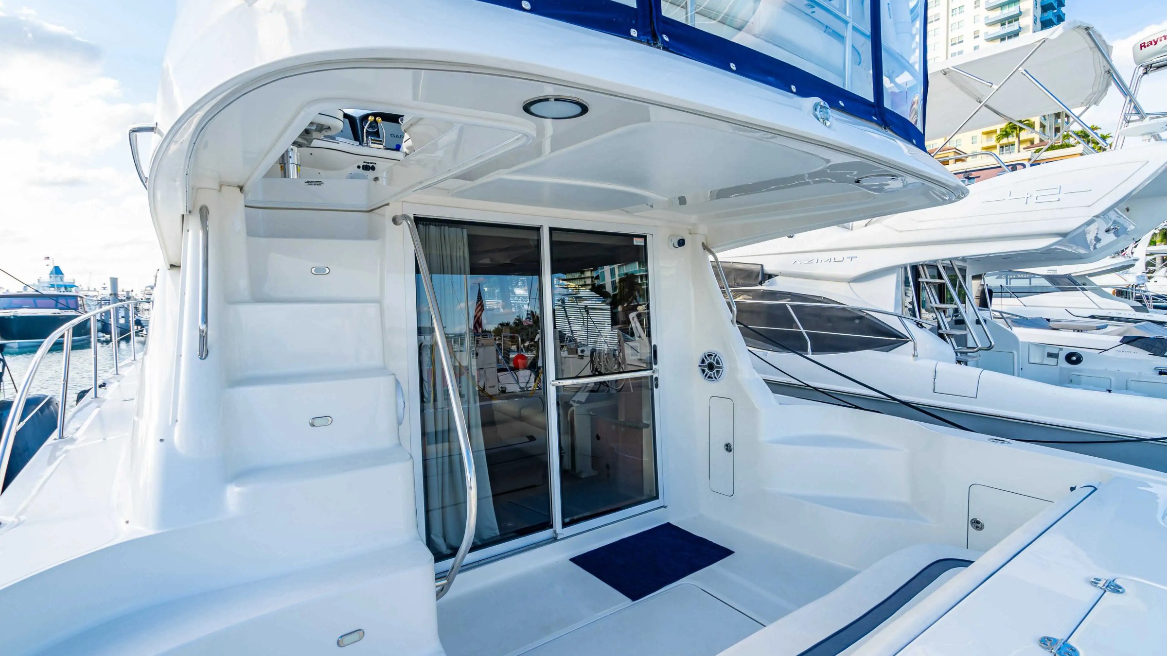 Aft deck lounge on 50′ Sea Ray Miami