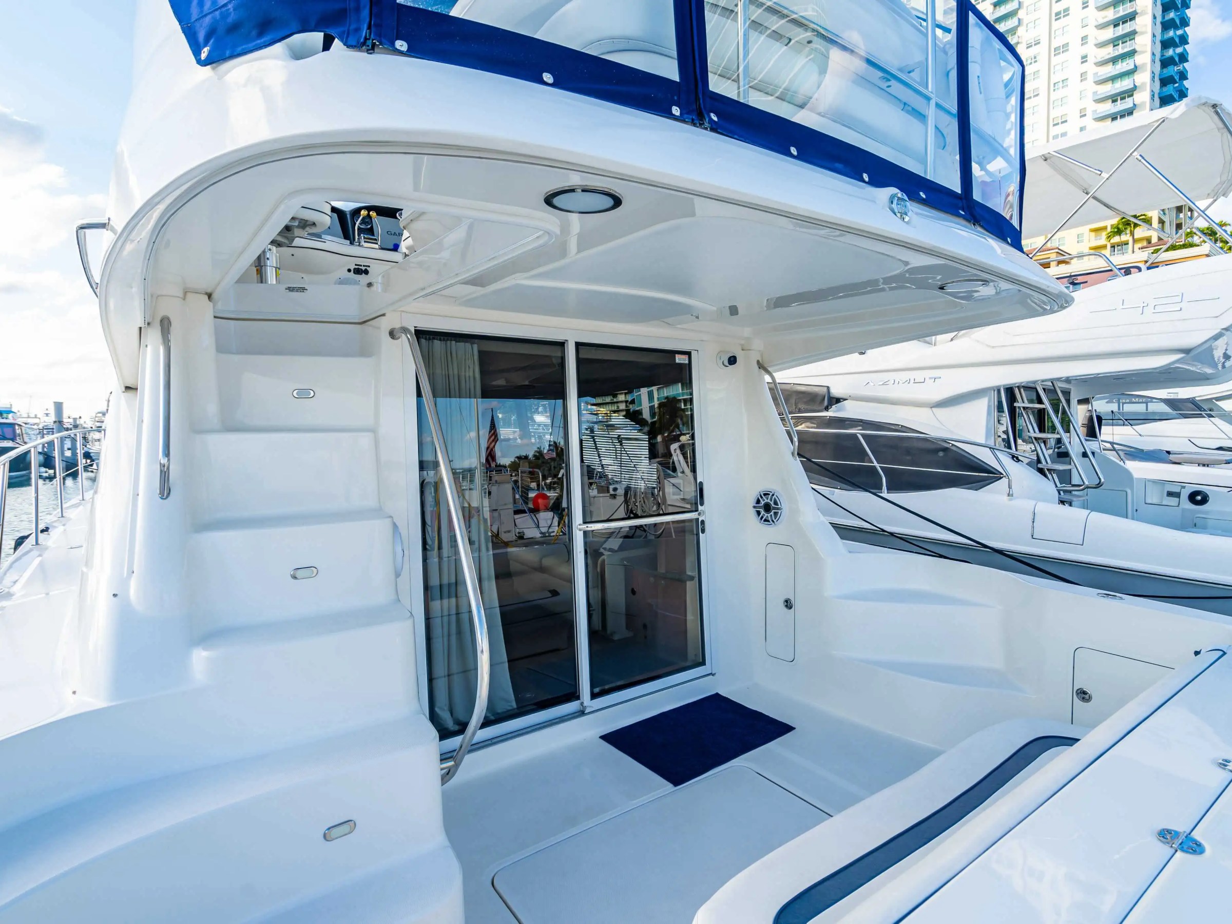 Aft deck lounge on 50′ Sea Ray Miami