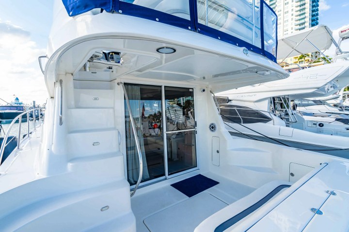 Aft deck lounge on 50′ Sea Ray Miami