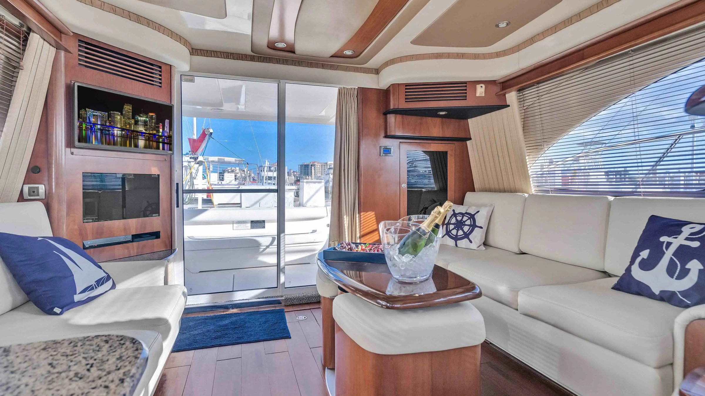 Cabin salon on 50′ Sea Ray Miami