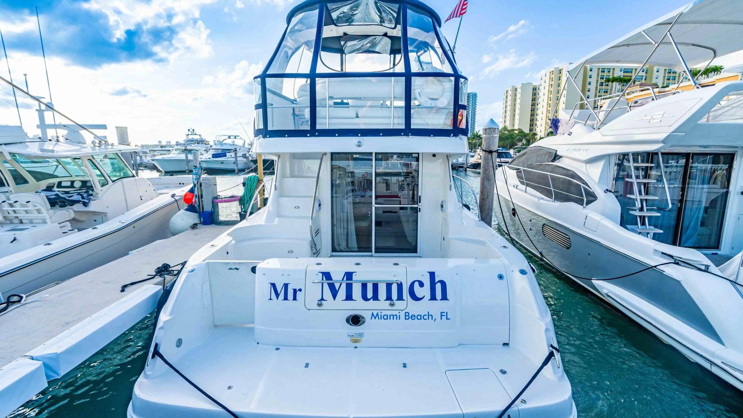 Aft deck of 50′ Sea Ray Miami while at Venetian Marina