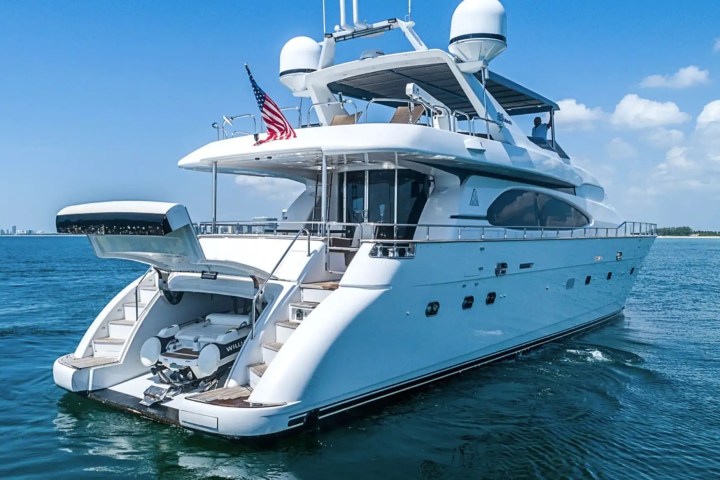 85′ Azimut premium interior finishes Miami – image 20