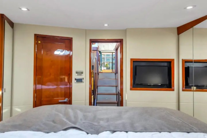 51' SeaRay (2) - Yacht Rental in Tampa, Florida