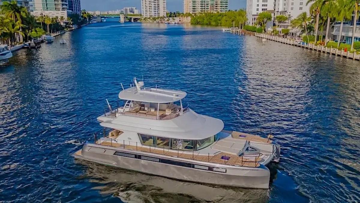 54' Nisi - Yacht Rental in Miami Beach, Florida