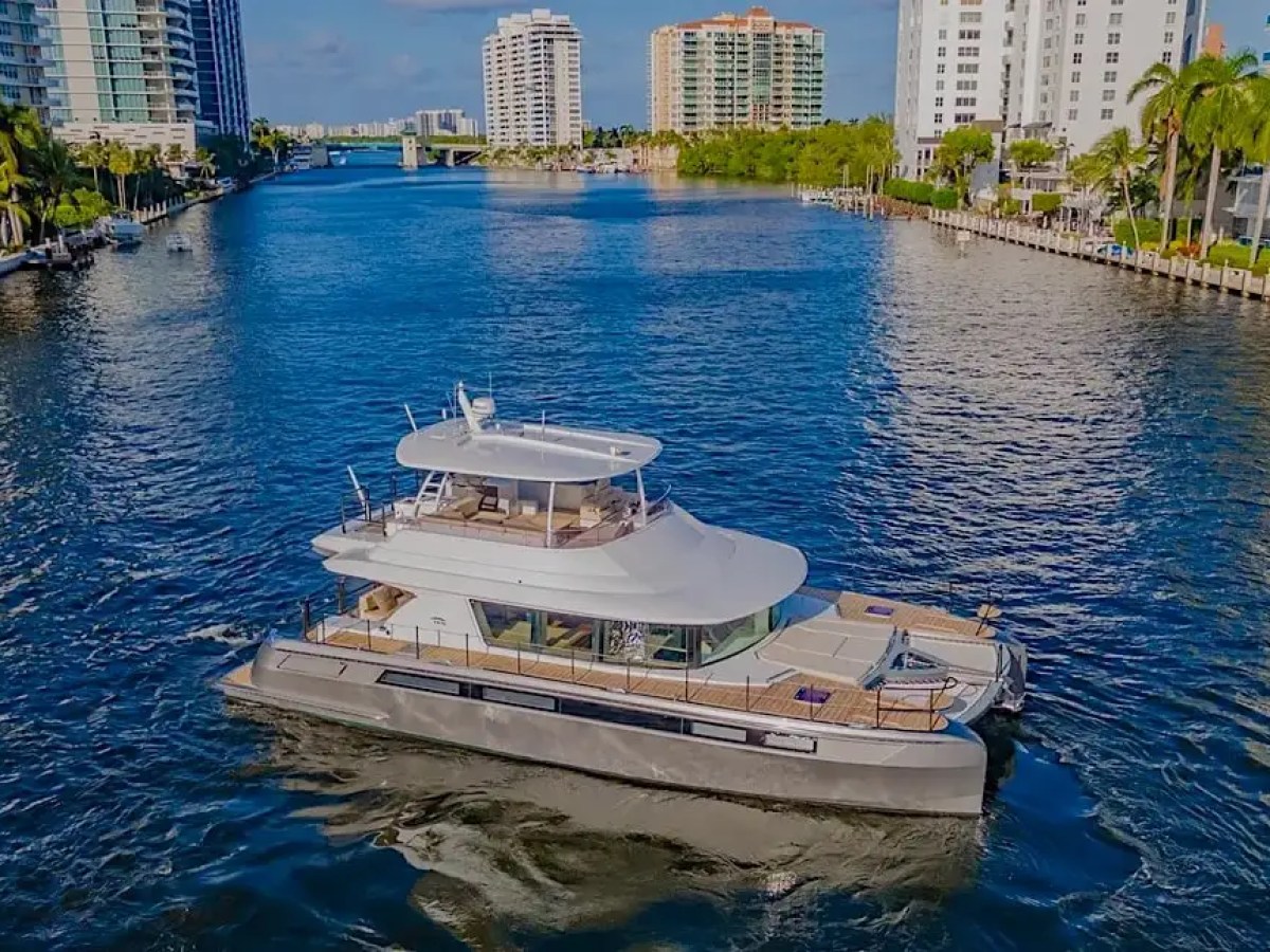 54' Nisi - Yacht Rental in Miami Beach, Florida