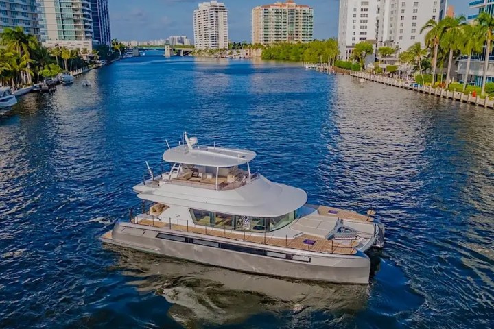 54' Nisi - Yacht Rental in Miami Beach, Florida