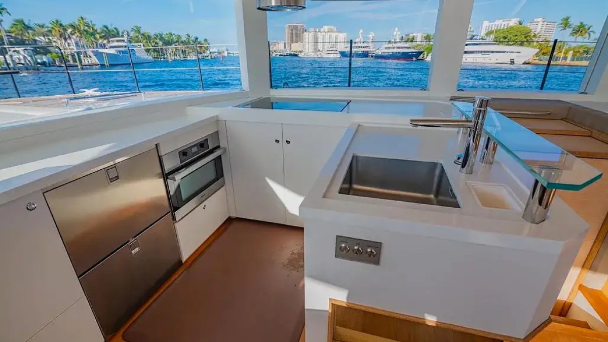 54' Nisi - Yacht Rental in Miami Beach, Florida