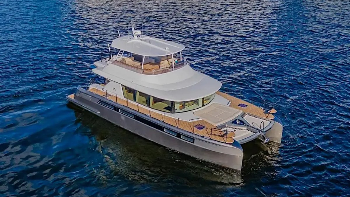 54' Nisi - Yacht Rental in Miami Beach, Florida