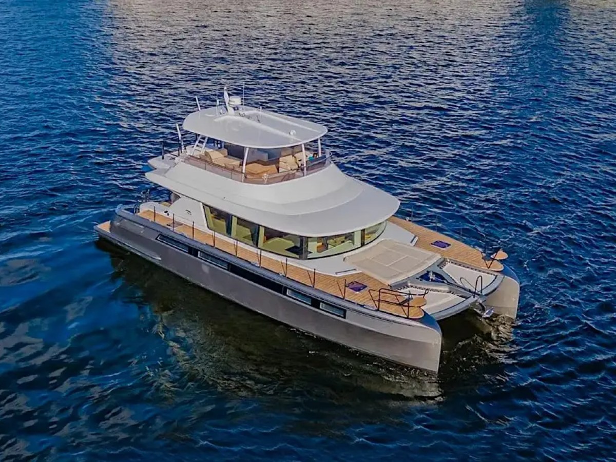 54' Nisi - Yacht Rental in Miami Beach, Florida