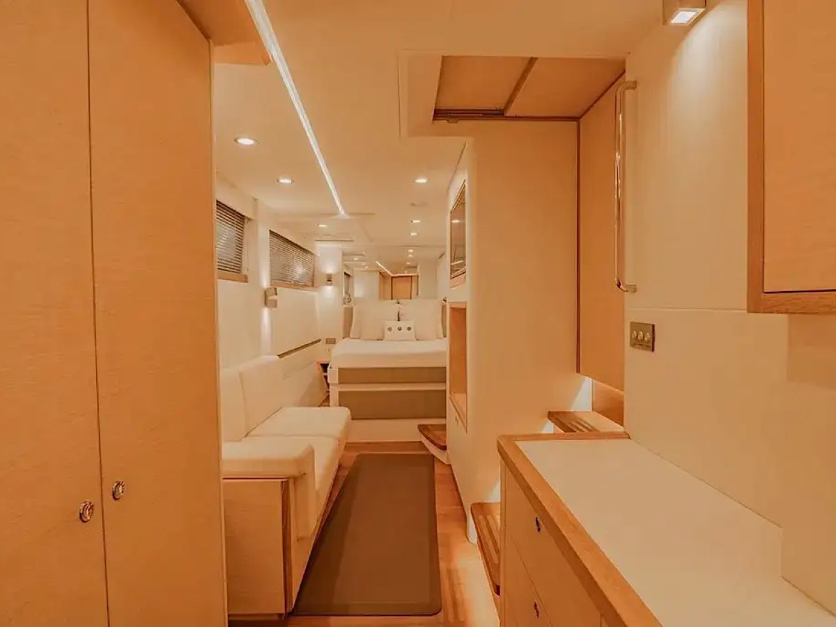 54' Nisi - Yacht Rental in Miami Beach, Florida