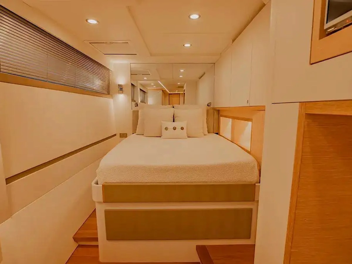 54' Nisi - Yacht Rental in Miami Beach, Florida