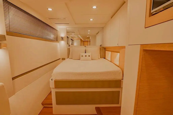 54' Nisi - Yacht Rental in Miami Beach, Florida