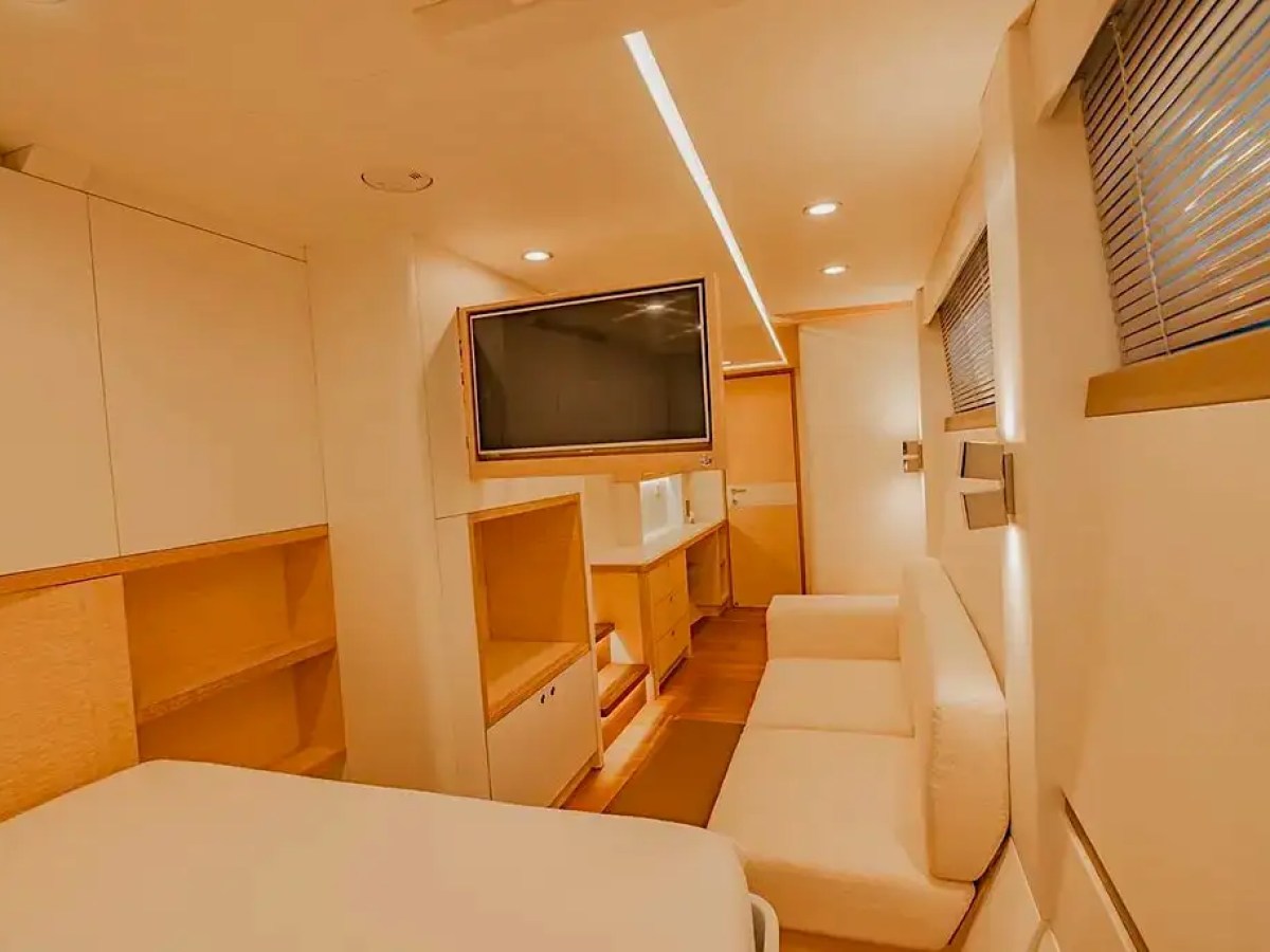 54' Nisi - Yacht Rental in Miami Beach, Florida