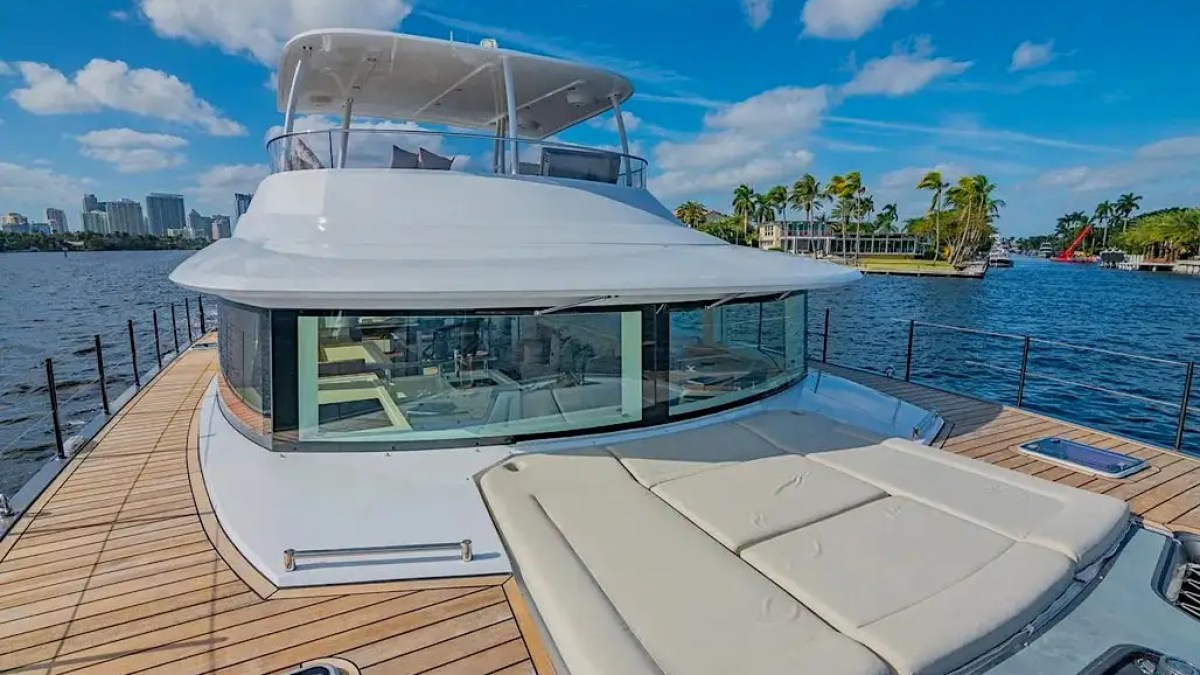 54' Nisi - Yacht Rental in Miami Beach, Florida
