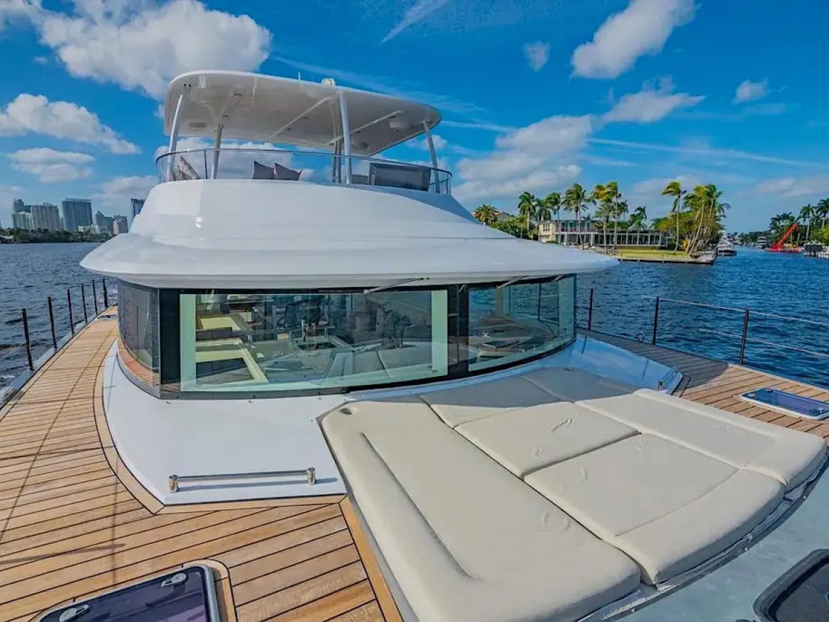 54' Nisi - Yacht Rental in Miami Beach, Florida