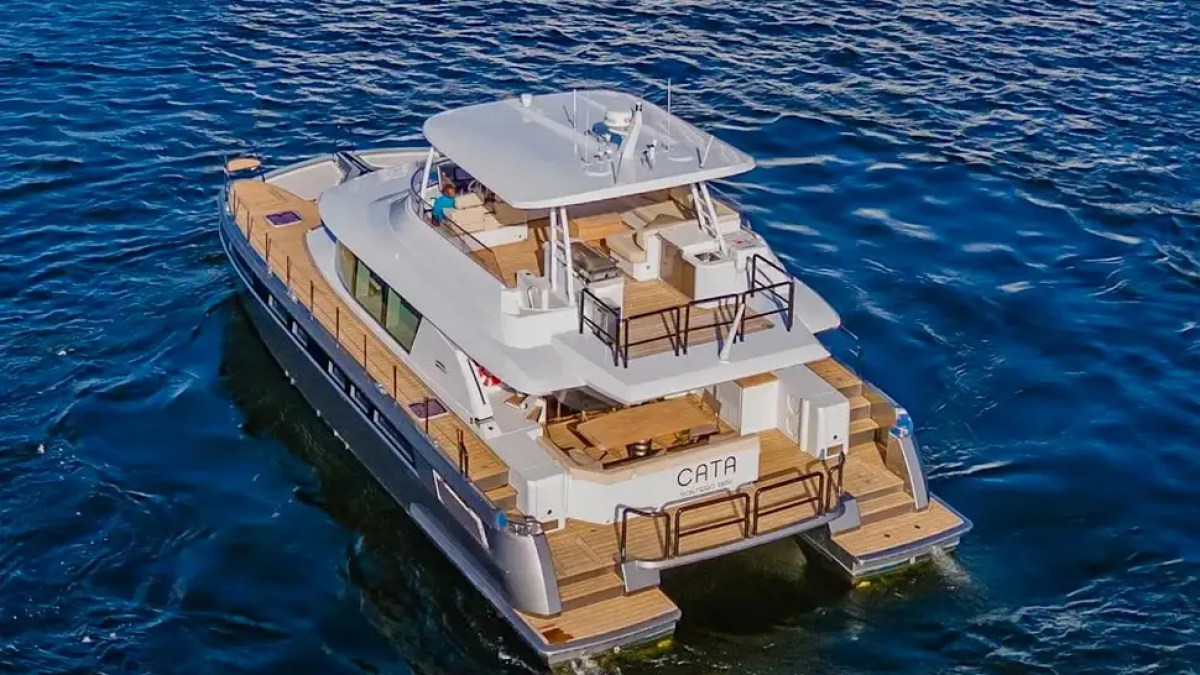 54' Nisi - Yacht Rental in Miami Beach, Florida
