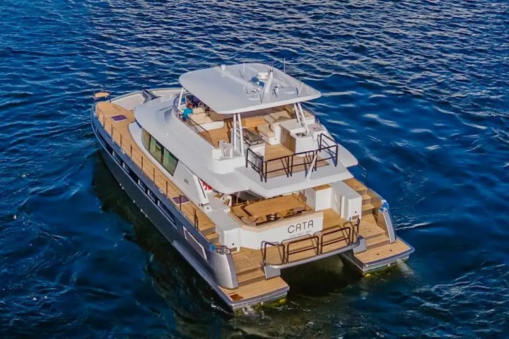 54' Nisi - Yacht Rental in Miami Beach, Florida