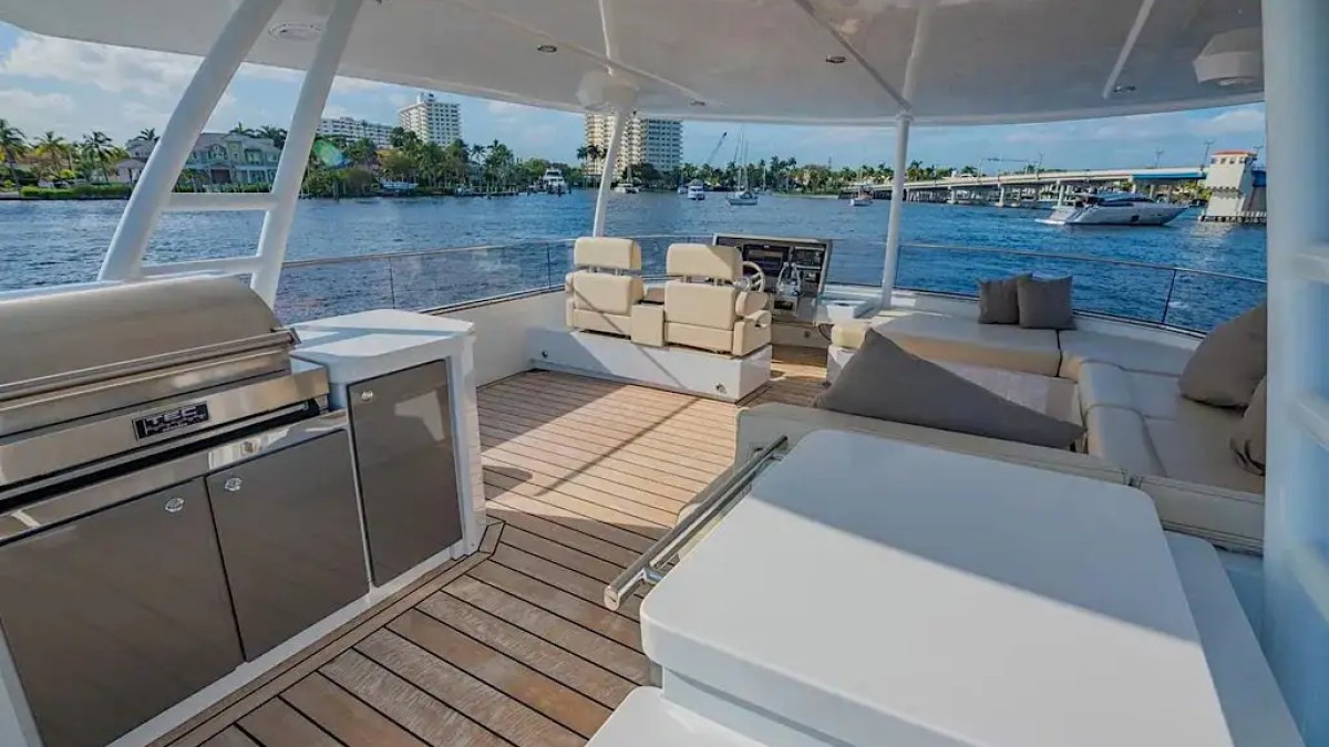 54' Nisi - Yacht Rental in Miami Beach, Florida
