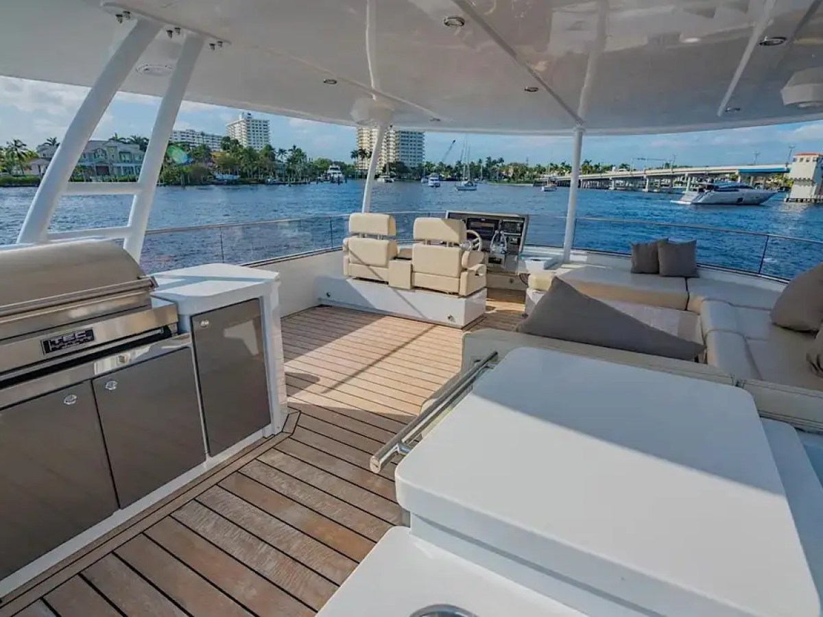 54' Nisi - Yacht Rental in Miami Beach, Florida