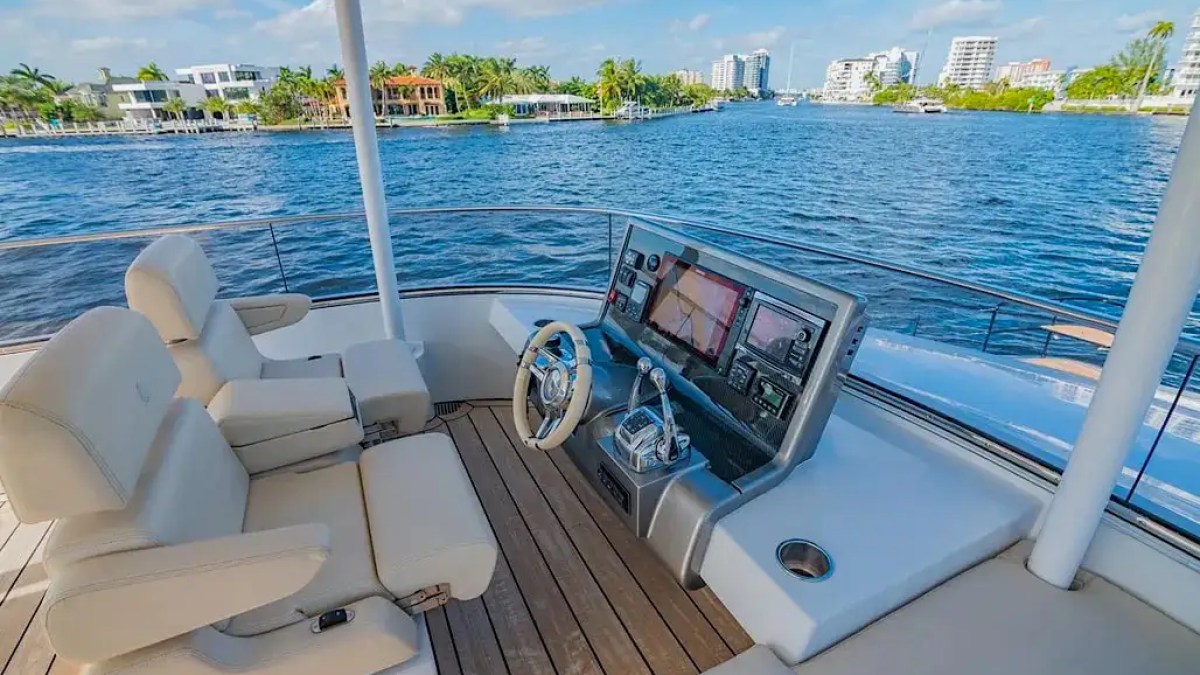 54' Nisi - Yacht Rental in Miami Beach, Florida
