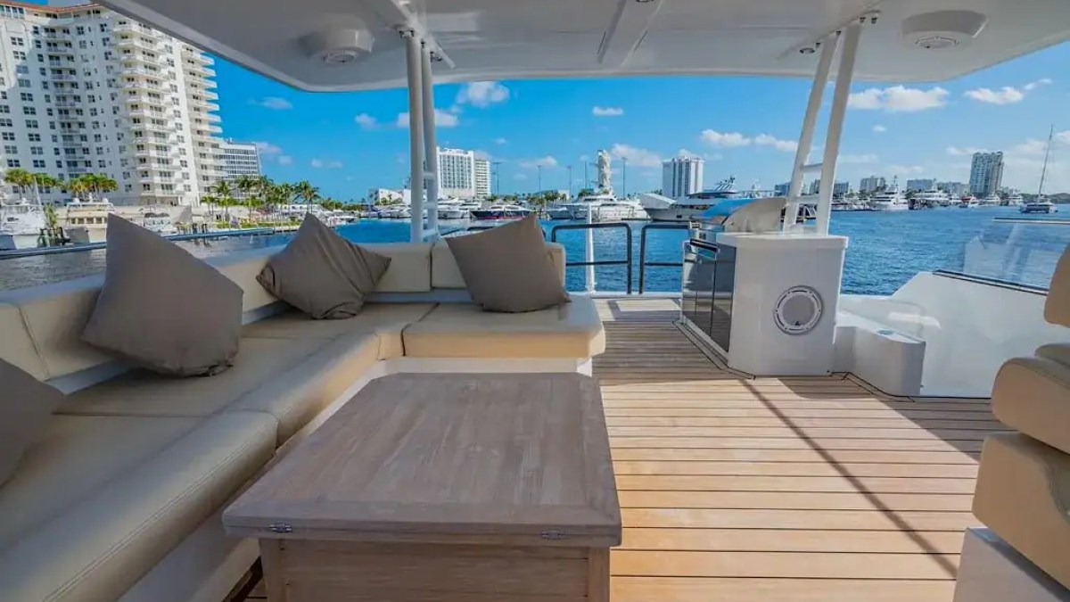 54' Nisi - Yacht Rental in Miami Beach, Florida