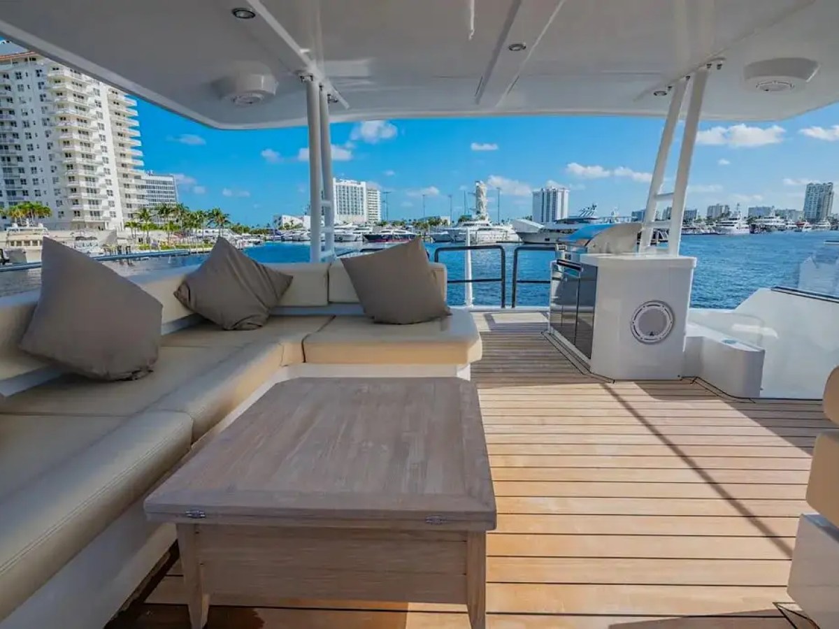 54' Nisi - Yacht Rental in Miami Beach, Florida