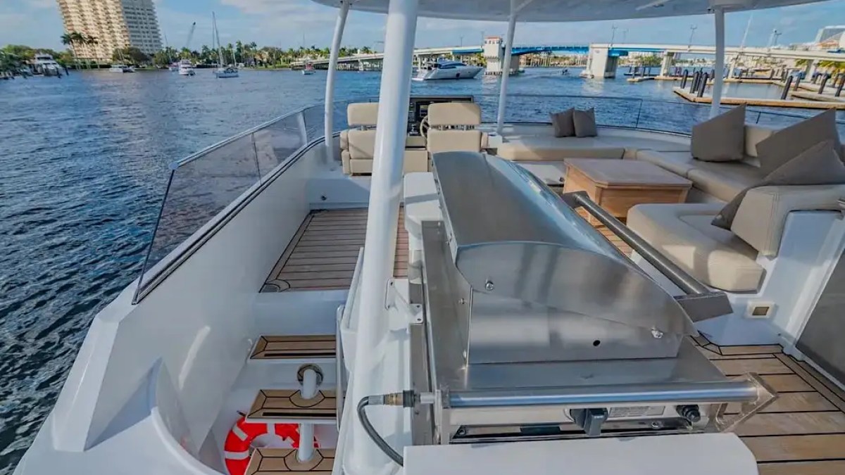 54' Nisi - Yacht Rental in Miami Beach, Florida