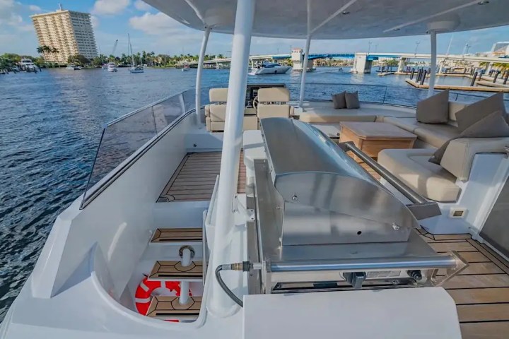 54' Nisi - Yacht Rental in Miami Beach, Florida