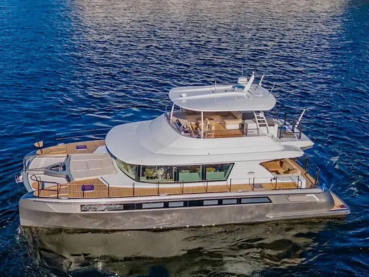 54' Nisi - Yacht Rental in Miami Beach, Florida