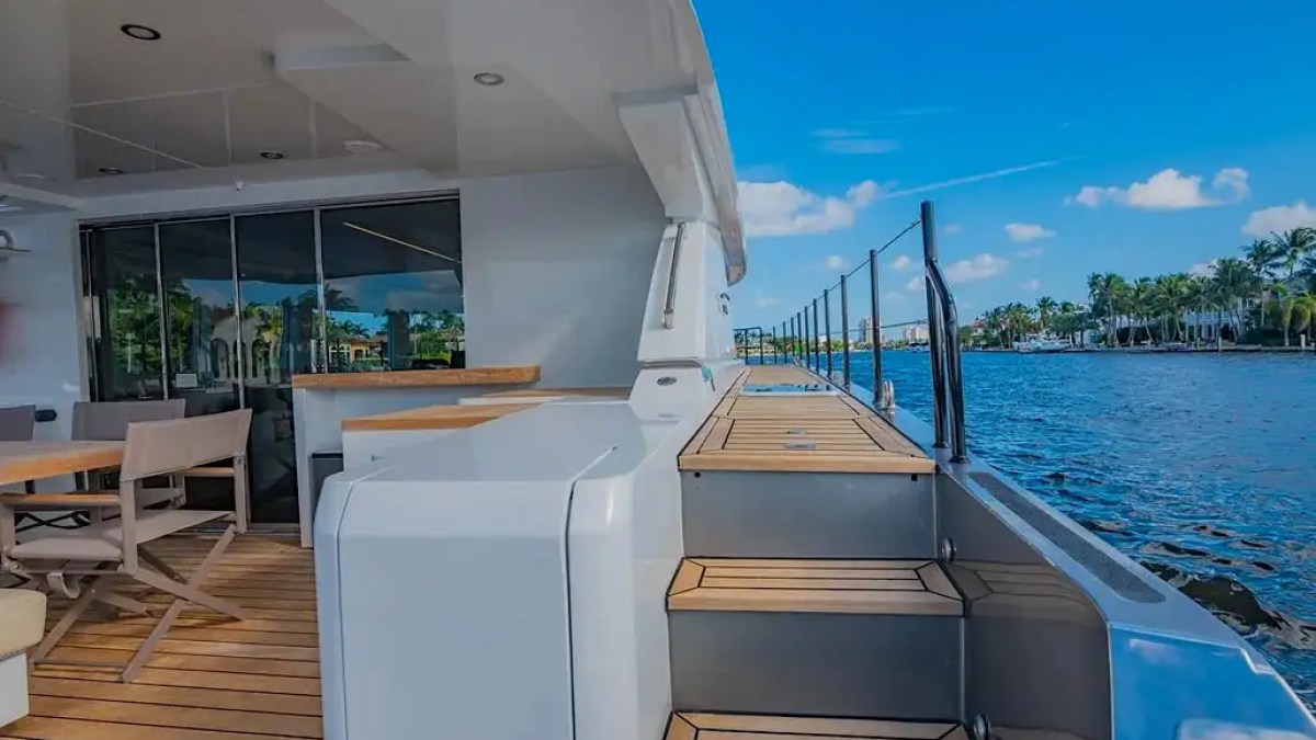 54' Nisi - Yacht Rental in Miami Beach, Florida